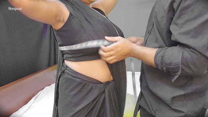 Riya Bhabhi s'est fait baiser par un tailleur hindi