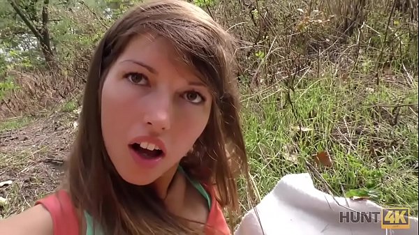 HUNT4K. Sexo anal por dinheiro é exatamente o que a jovem coquete deseja