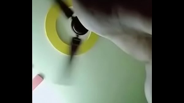 Swathi naidu fa sesso con il fidanzato in abito nero