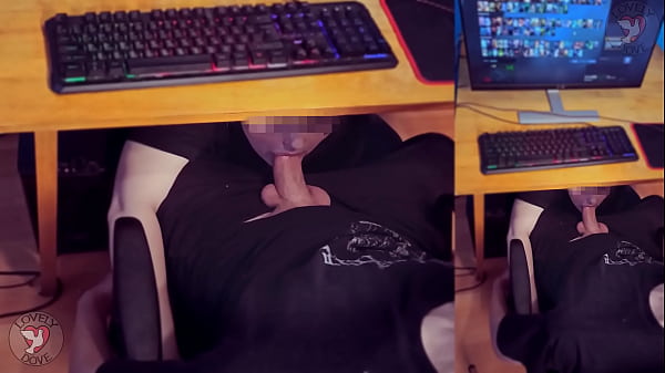 Lutsche den Schwanz meines Freundes, während er Dota 2 spielt