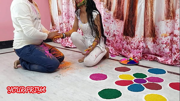 Spécial Holi : l'Indienne Priya s'est bien amusée avec son demi-frère à l'occasion de Holi