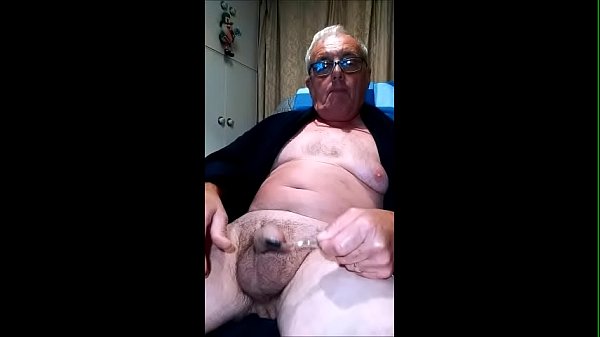 Masterbating cumming mangiando e giocando con il mio sperma oralmente. Fissando Bengeeman.