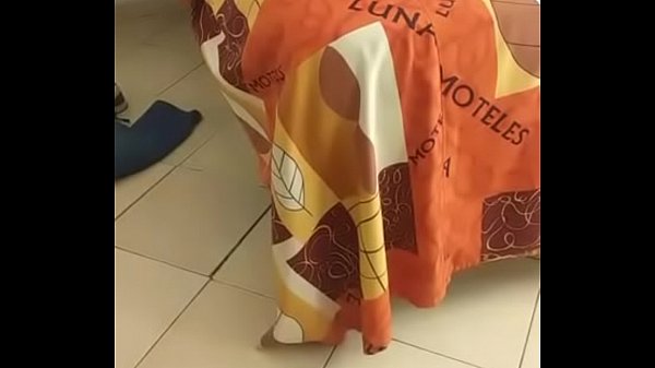 Neujahrsspaß mit zwei spanischen Männern, die wir mitten in Goa trafen, in ihrem eigenen Zimmer in einem Hotel in Goa.