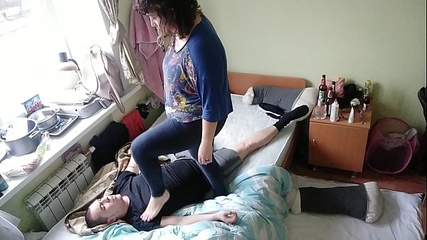 पैरों पर प्रभुत्व/ पैरों/ मोजों पर प्रभुत्व/ नंगे पैर/ पैरों को ढीला करना/ कराटे पैरों/ मिश्रित कुश्ती/ मिश्रित लड़ाई/ पैरों का अपमान/ पैरों की पूजा/ पैरों को दबाना/ मोजों को दबाना/ रौंदना/ हाथों को कुचलना/ पेट की सीट/ छाती पर बैठना/ विजय मुद्रा