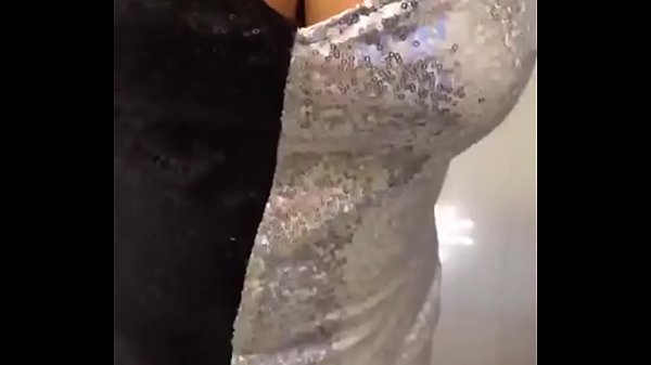 La bionda tettona, rotonda e dal culo grosso Pratiksha Bhabhi viene scopata dal culo del figlio di puttana dopo essersi fatta succhiare il cazzo.