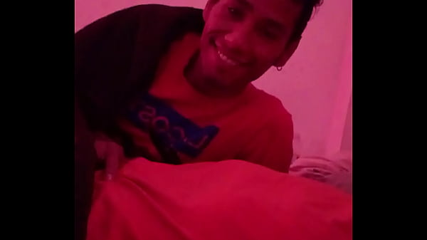 Oral por la mañana. Mi macho peludo comienza feliz su día descargandome su leche en el desayuno.