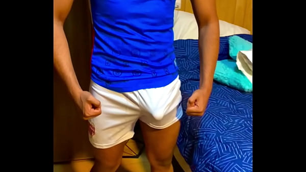 futbolista latino me folla el culo con el uniforme