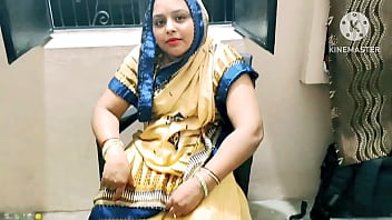 Desi-Ehefrau fickt hart in der Küche ihres Jungen