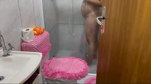 Sono andato in bagno e ho scopato la figa calda di mia cognata incinta