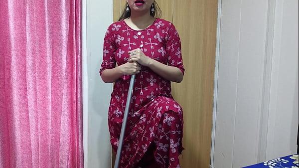 La india desi sali disfrutó del sexo duro con su jija. La hermosa sala limpia de sali sali seduce a su jija con conversaciones sucias en hindi.