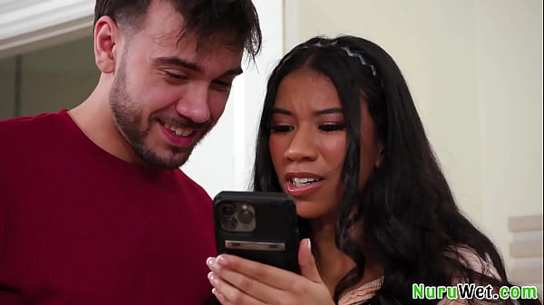 Massaggio sexy L'adolescente si mette in mostra