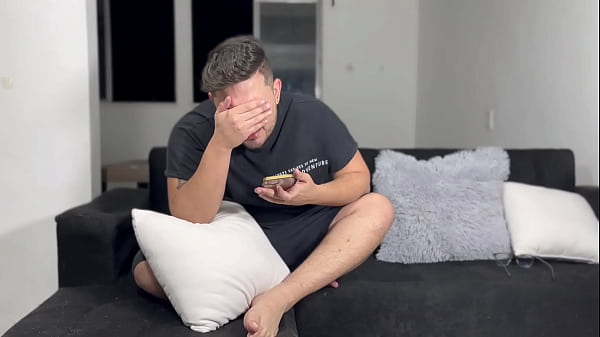 Ich habe meiner heterosexuellen Mitbewohnerin aus Versehen ein HEISSES Foto geschickt ... wir leben im selben Haus und was dann passierte, verstieß gegen alle Regeln | Homosexuell Amateur Real&rdquo_