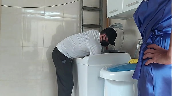 I went to fix the washing machine of a hot married woman who provoked me, I couldn't resist and ended up fucking the client