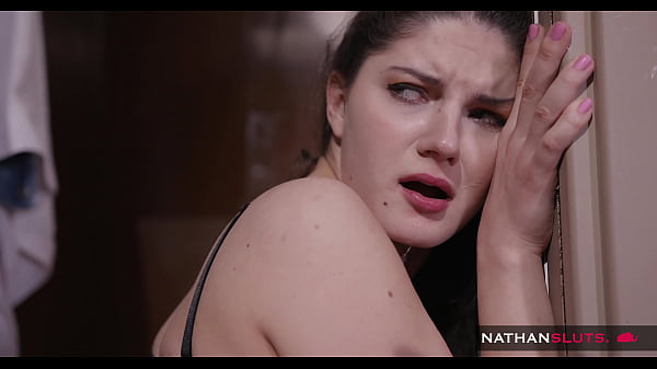 La piccola adolescente Francesca DiCaprio maltrattata dal patrigno Cristian Clay e punita da un cazzo enorme e violenta martellamento anale - teaser 4K