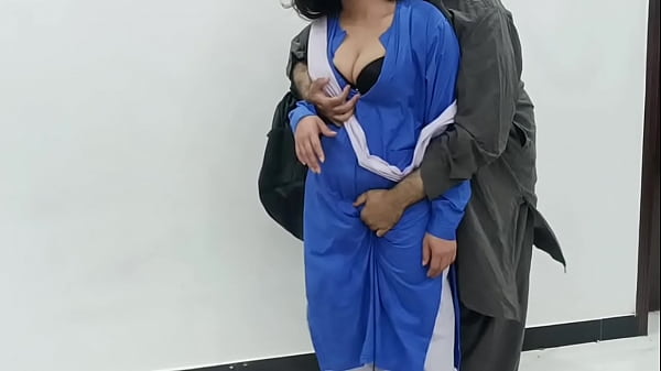 देसी पाकिस्तानी कॉलेज लड़की को उसके ही बड़े सौतेले भाई ने चोदा