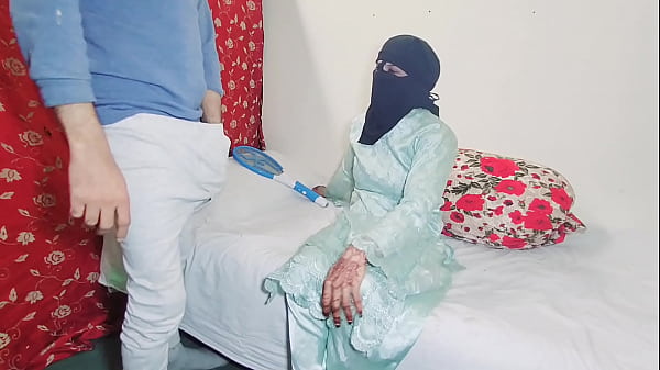 Sexe anal hardcore en levrette avec une petite amie indienne aux gros seins, baisant son gros cul avec ma grosse grosse bite tout en parlant sale en hindi