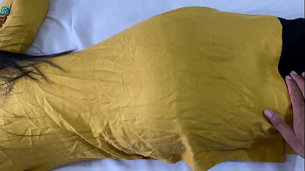 Linda madrasta indiana fodida por um verdadeiro enteado buceta hardcore fodendo com áudio pornô hindi