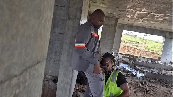 Depois que todos foram embora os trabalhadores transam descaradamente no pr&eacute_dio em contru&ccedil_&atilde_o