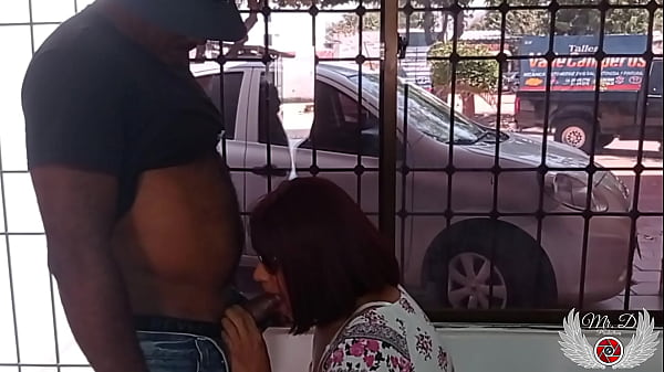 Anh chàng da đen với con cặc lớn địt tôi trần truồng ngay cửa sổ đường phố. Tôi bị anh chàng BBC đụ như một con khốn. Bạn có muốn đút cặc của mình vào trong tôi không? Bạn có thích chiếc BBC màu đen của tôi không?