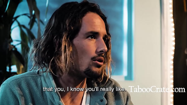 Guarda il video giocoso di una teenager bionda