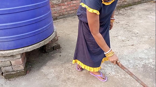 Bengali Bhabhi XXX: Bhabhi who was sweeping the broom was fucked hard in the room on the roof! in clear hindi voice