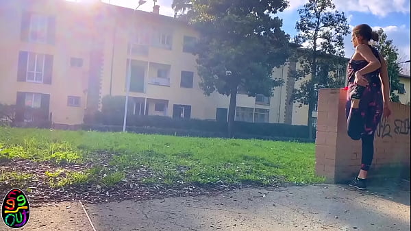 我在公园里跑步，和大家一起撒娇