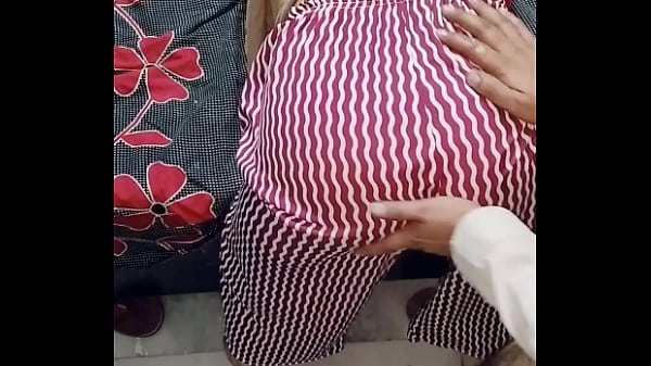 Priyanshisharma14 è piegata e l'ho scopata da dietro in hindi