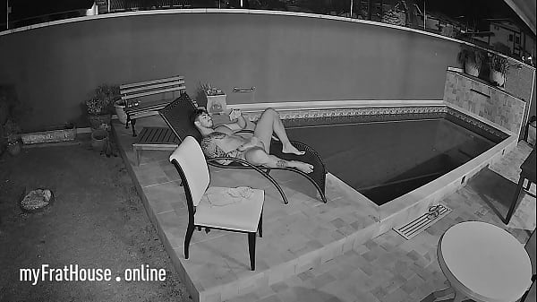 Hetero masturbándose en reality show