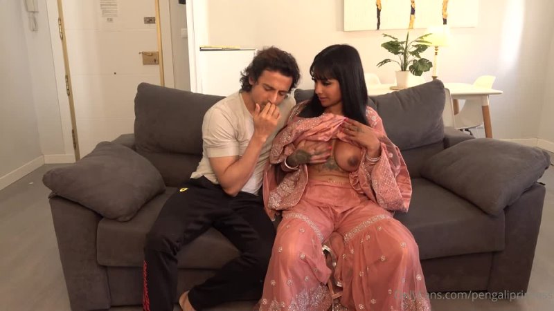 Desi mallu em sabor de comida estrangeira 💦🍓🍑