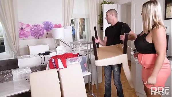 Elsa Jean vergisst die Arbeit, Zeit zum Schlürfen [1080p, Porno, Teenager, Blondine, Sex, POV, Blowjob, Creampie] cfnm