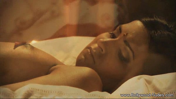 Exotischer Desi-Liebhaber tanzt und glänzt